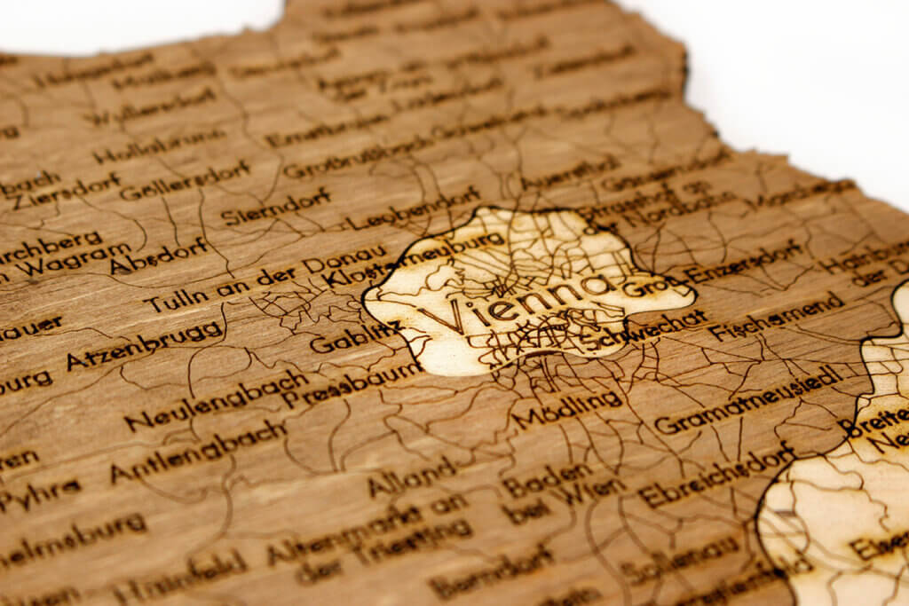 Holzwandkarte von Österreich - große Wanddekoration - 68travel